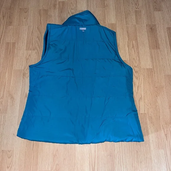 T By Talbots Teal and Navy Blue Reversible Sherpa Puffer Vest Size XL - Picture 12 of 12